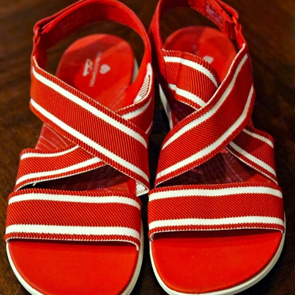 Womans New, No Tags, Clark's Cloudsteppers Sandals. Mira, Lily Red. Size 11 W